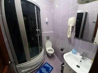 Гостевой дом Манополис Геленджик Трехместный номер с балконом-15