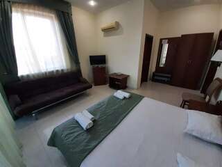 Гостевой дом Манополис Геленджик Трехместный номер с балконом-9