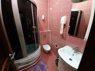 Гостевой дом Манополис Геленджик Трехместный номер с балконом-5