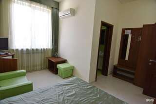 Гостевой дом Манополис Геленджик Двухместный номер с 1 кроватью и видом на горы-9