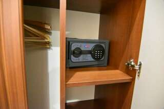 Гостевой дом Манополис Геленджик Четырехместный номер с видом на горы-5